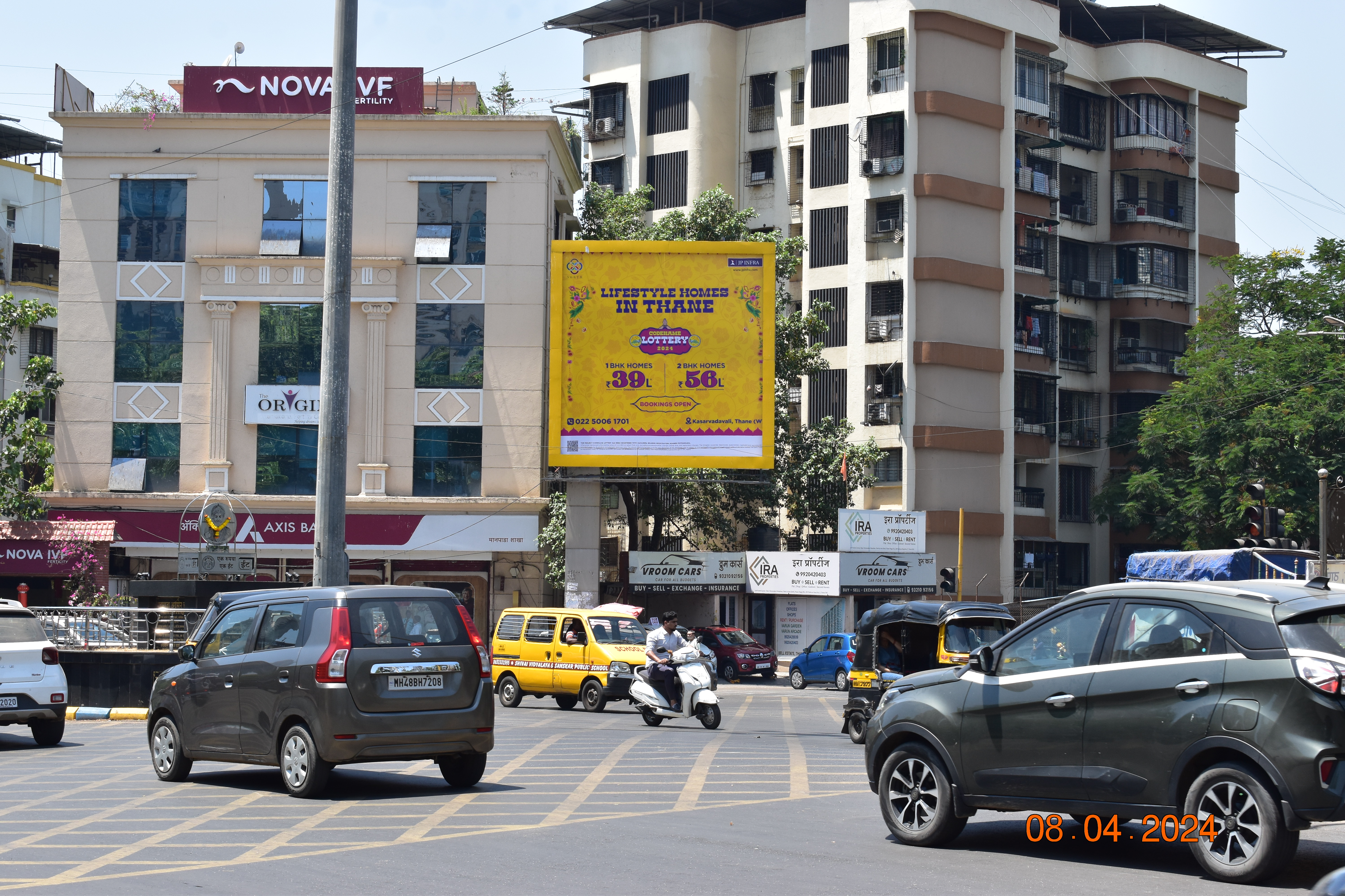 Thane Hiranandani Meadows hoarding
